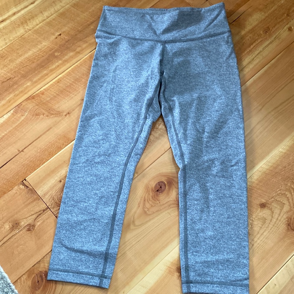 Lulu lemon cropped leggings. Size 6